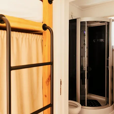 Lisbon Surf Hostel-3